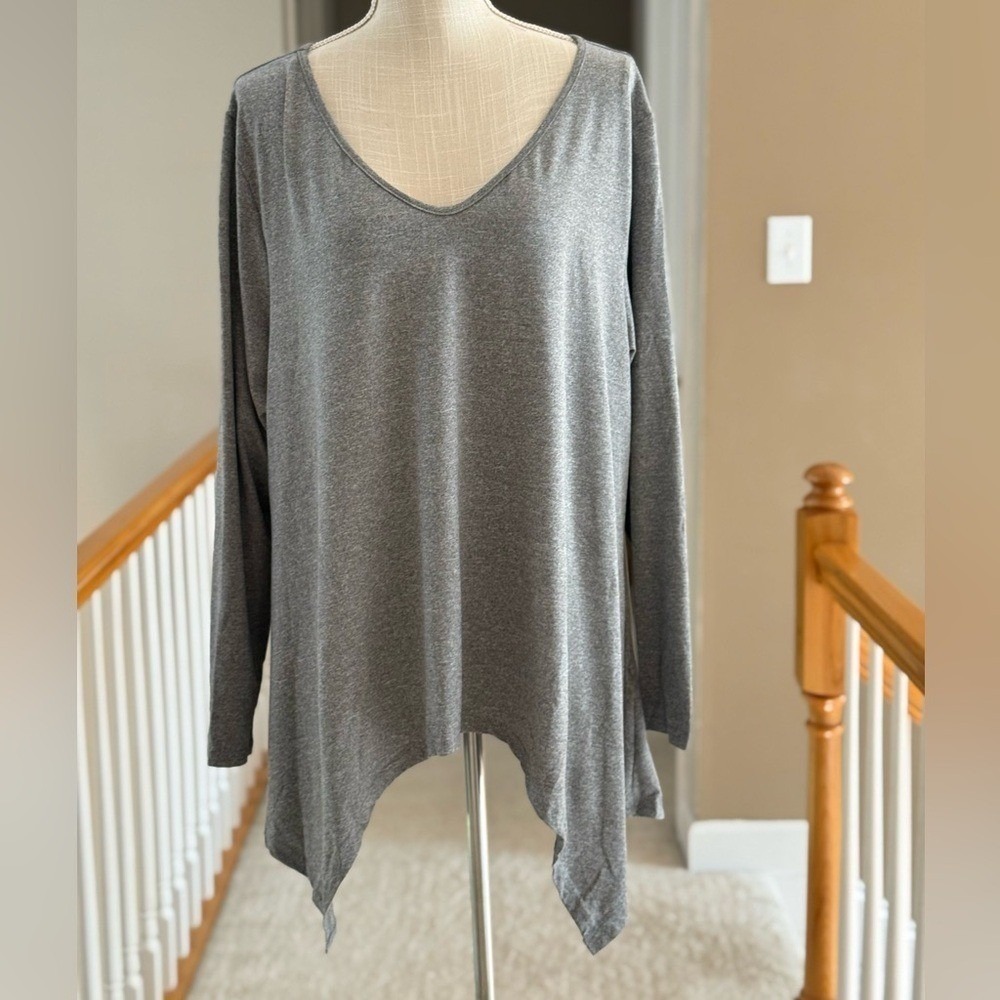 Gray Sharkbite Hem Tunic Top V-Neck Long Sleeve Plus Size 2XL Heathered Grey‎
